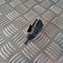 Pārsega atvēršanas/aizvēršanas kontakts priekš SAAB 9-5 1999