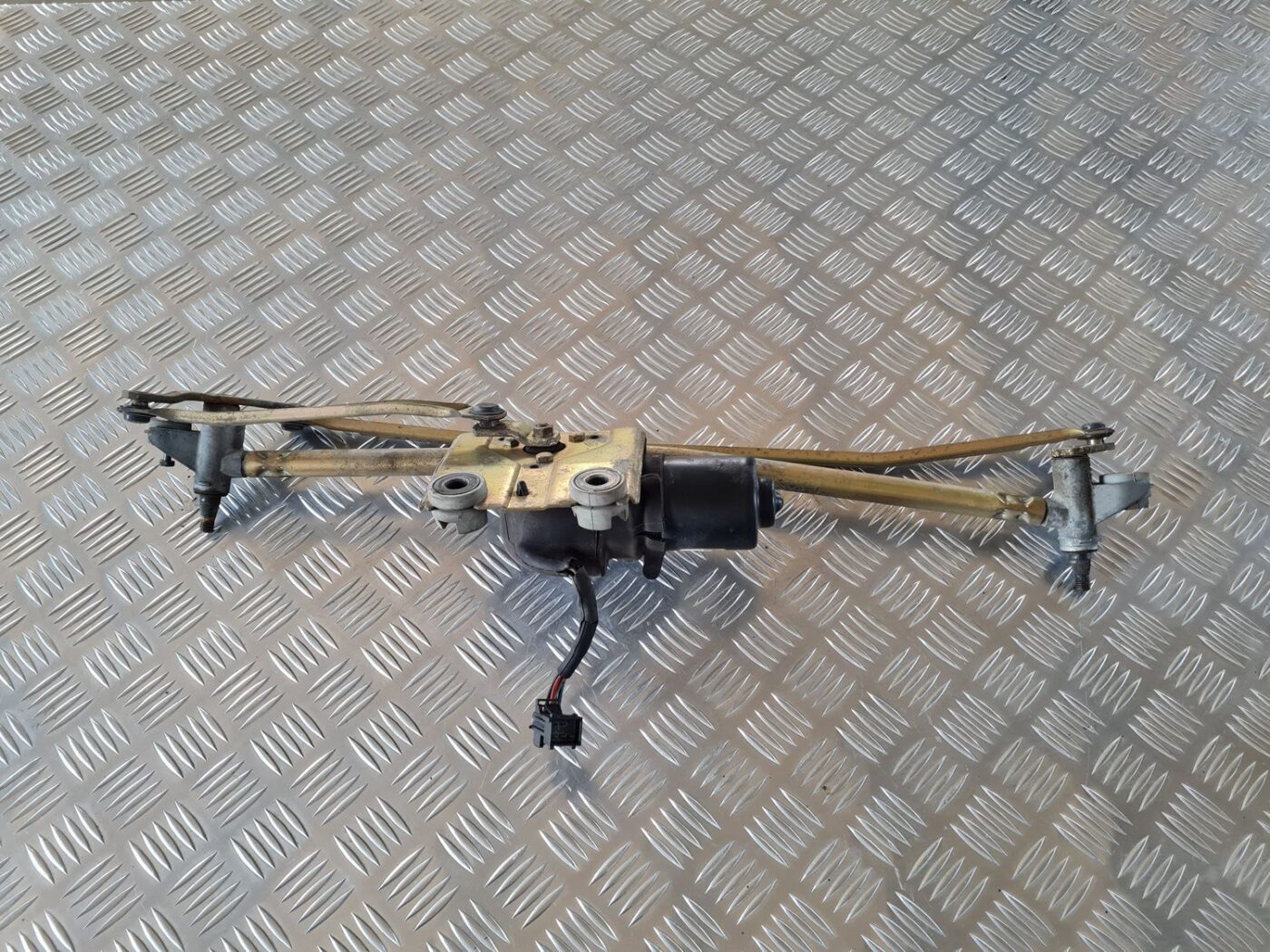 Vējstikla tīrīšanas mehānisms priekš SAAB 9-5 1999