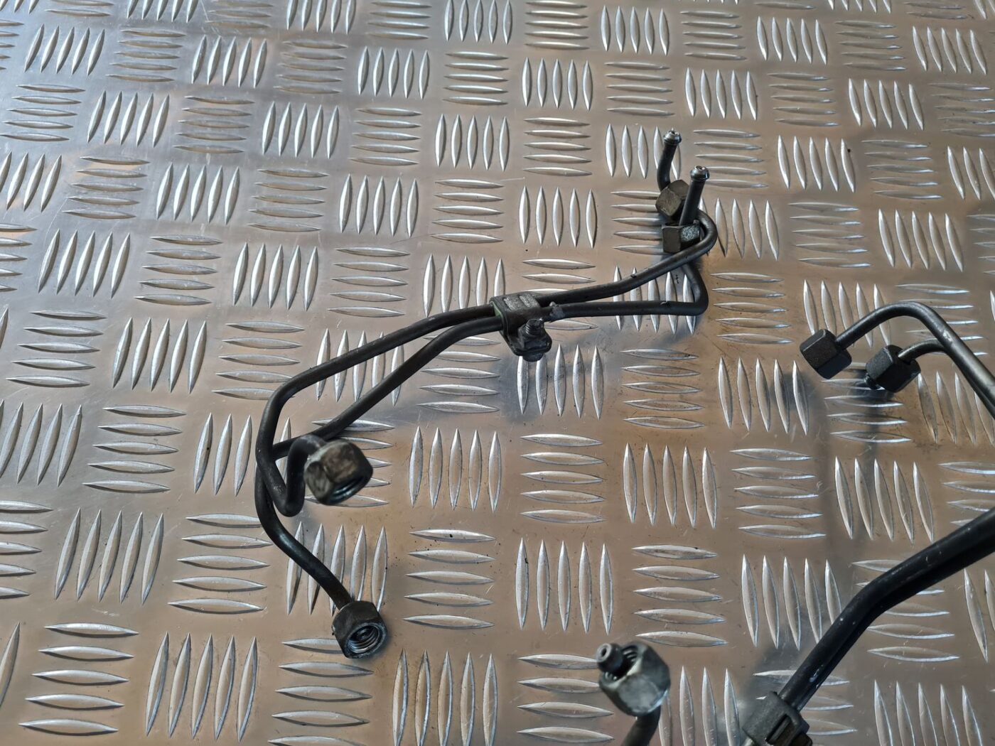 Degvielas caurules savienojums priekš SAAB 9-5 1999 2 Degvielas caurules savienojums priekš SAAB 9-5 1999