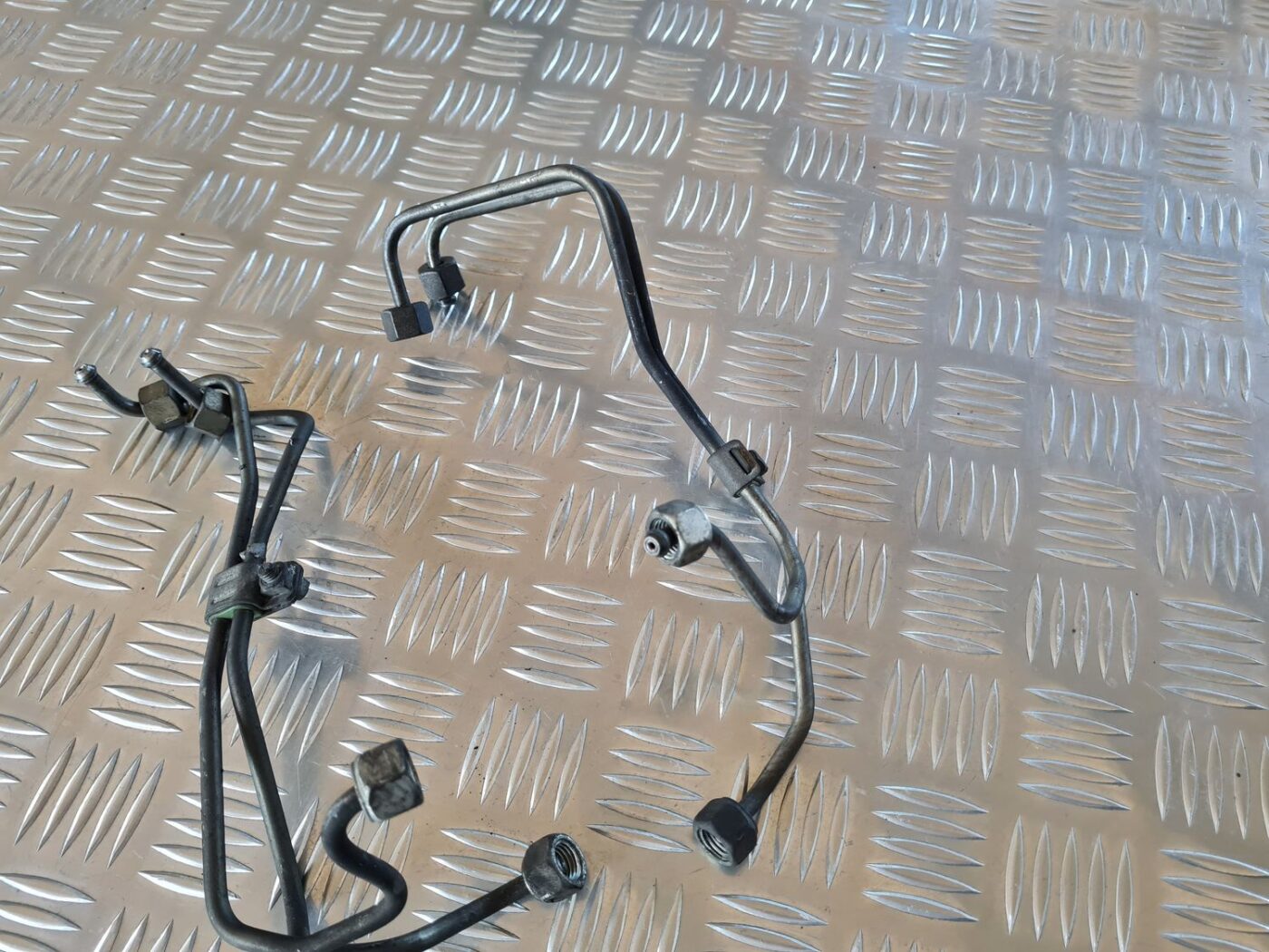 Degvielas caurules savienojums priekš SAAB 9-5 1999 4 Degvielas caurules savienojums priekš SAAB 9-5 1999