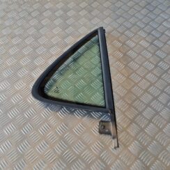 Labo durvju stūra stikls priekš SAAB 9-5 1999