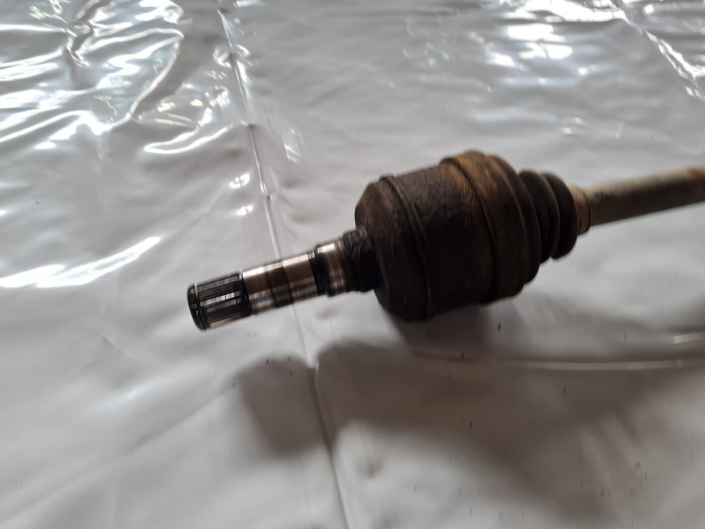 Pusass priekšējā kreisā priekš SAAB 9-5 1999 2 Pusass priekšējā kreisā priekš SAAB 9-5 1999