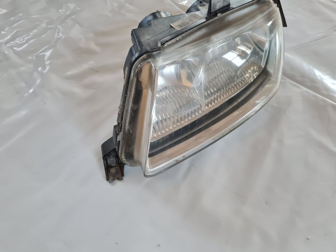 Priekšējais kreisais lukturis priekš SAAB 9-5 1999 2 Priekšējais kreisais lukturis priekš SAAB 9-5 1999