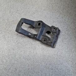 Priekšējā spārna un bufera stiprinājums priekš AUDI A4 2003