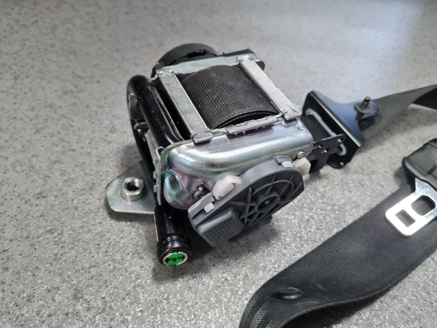 Priekšējā kreisā drošības josta priekš VOLVO V60 2012 2 Priekšējā kreisā drošības josta priekš VOLVO V60 2012