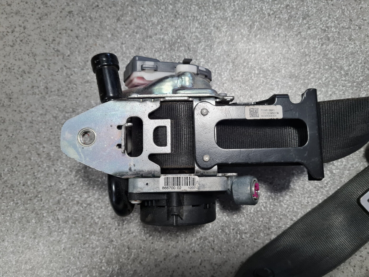 Priekšējā kreisā drošības josta priekš VOLVO V60 2012 6 Priekšējā kreisā drošības josta priekš VOLVO V60 2012