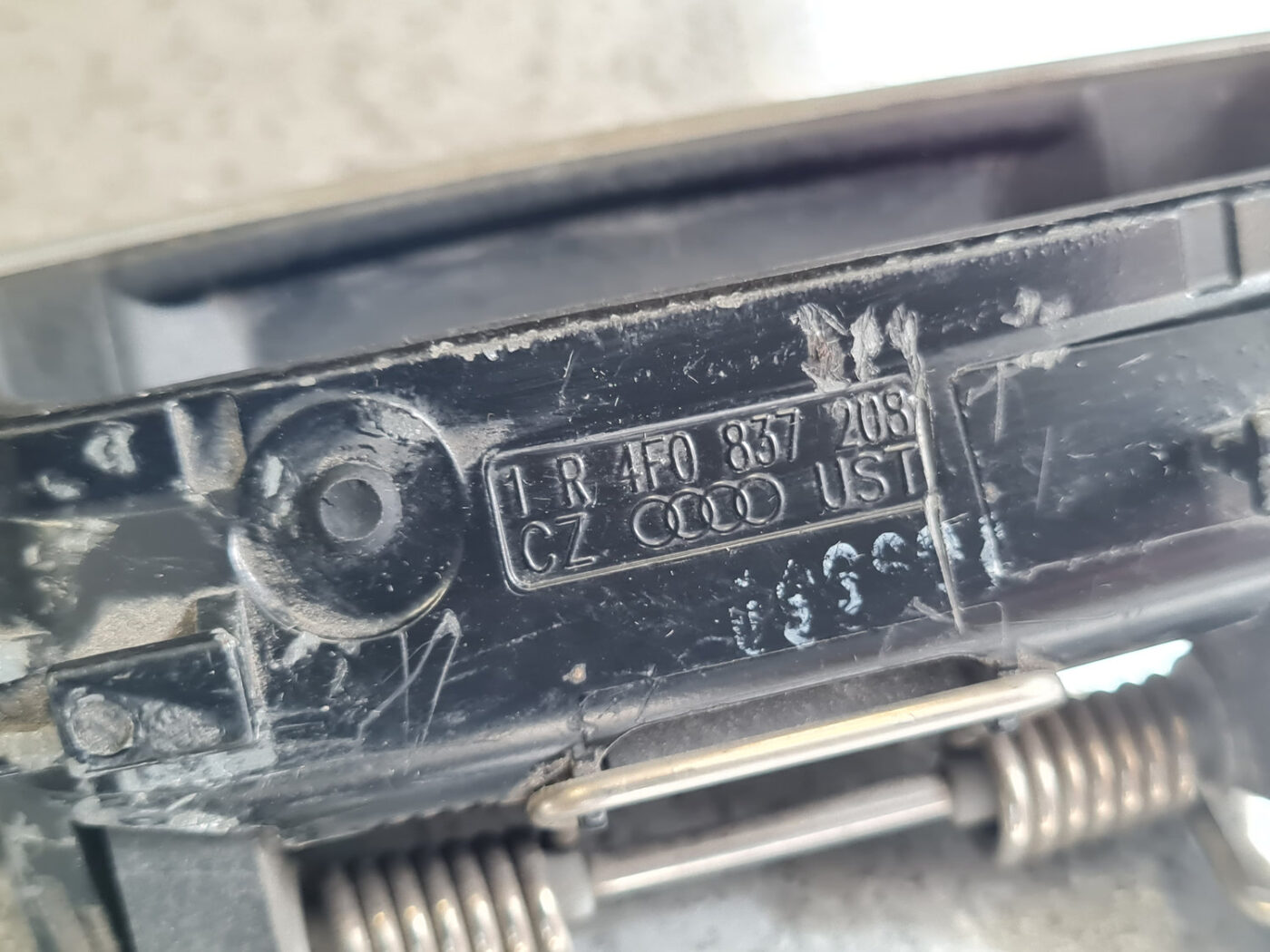 Priekšējāis labais durvju rokturis priekš AUDI A6 AVANT 2006 4 Priekšējāis labais durvju rokturis priekš AUDI A6 AVANT 2006