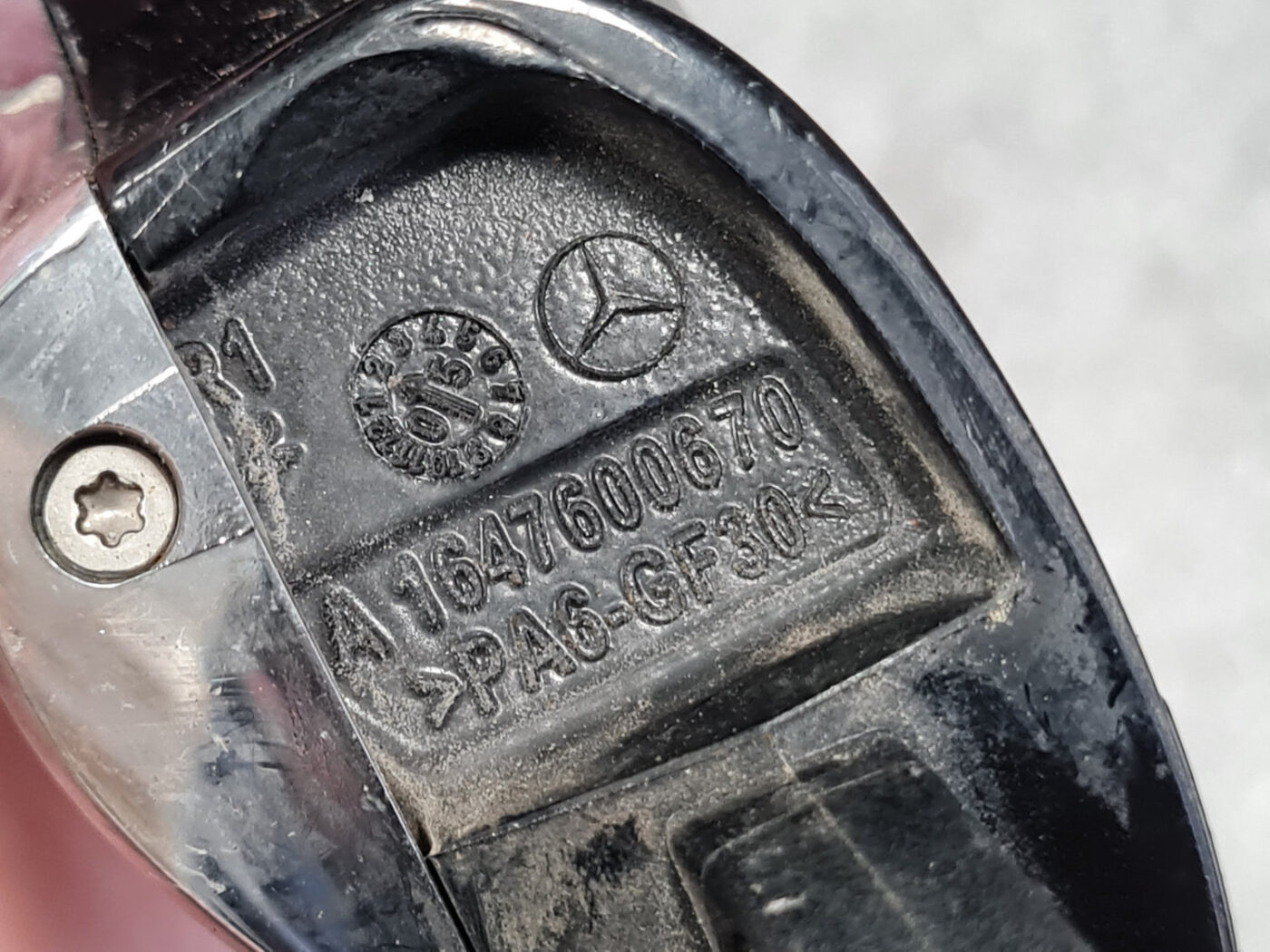 Priekšējāis labais durvju rokturis priekš MERCEDES BENZ ML320 2005 BLACK