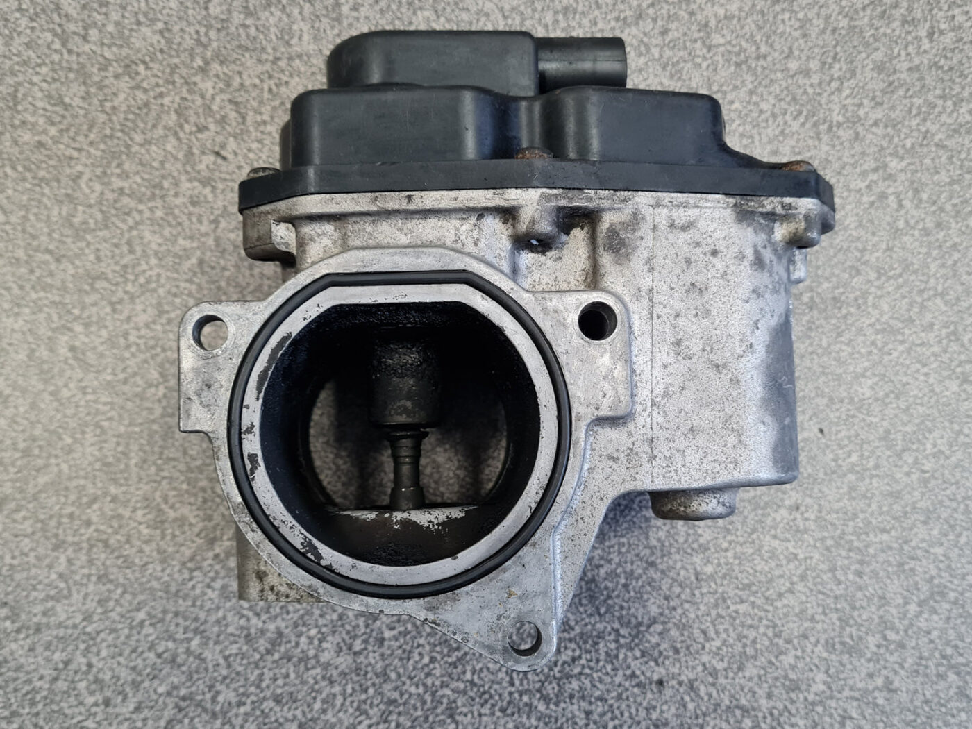 EGR vārsts priekš VW PASSAT B6 2008 ANGL. 2 EGR vārsts priekš VW PASSAT B6 2008 ANGL.