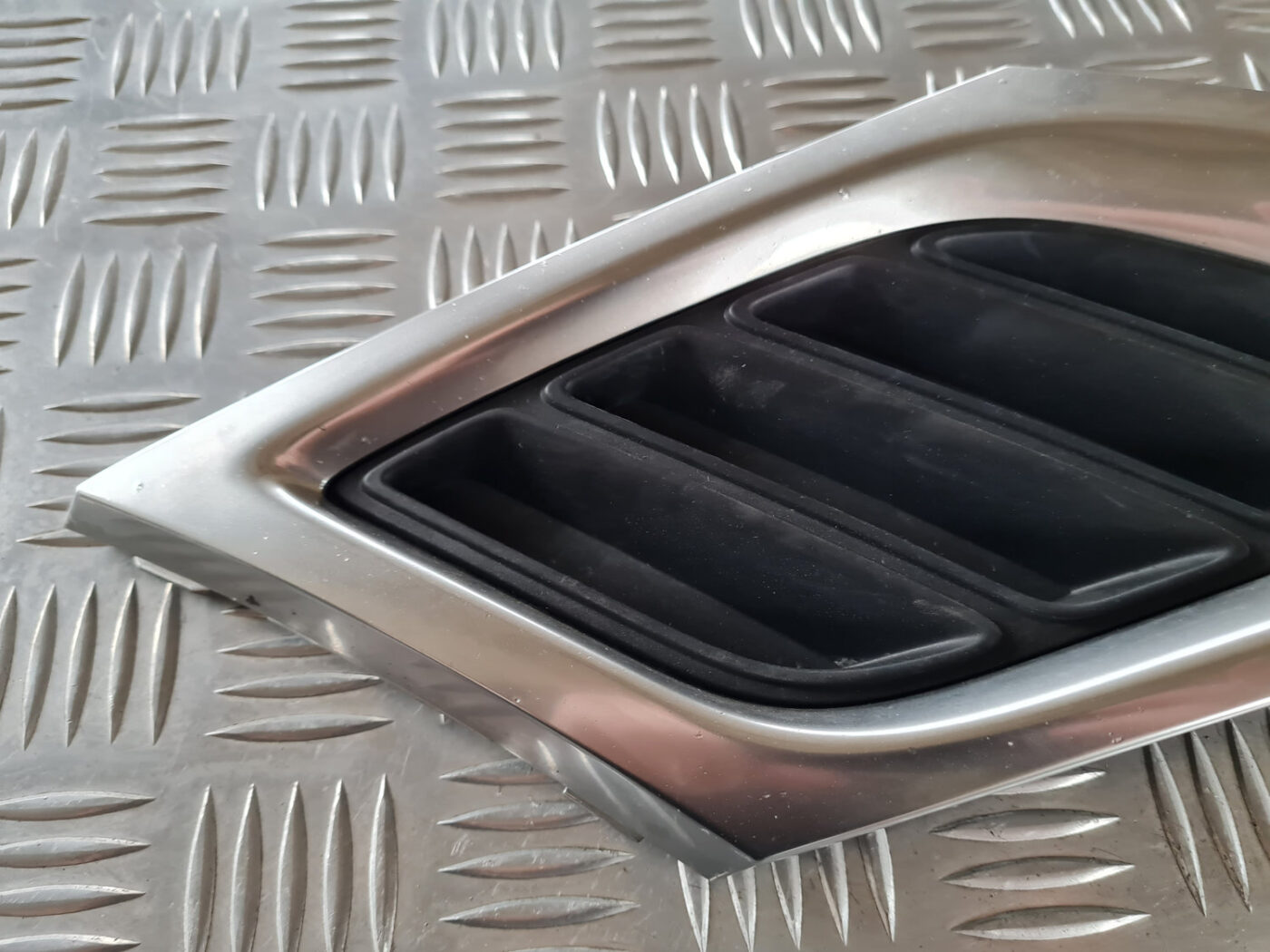 Bufera reste priekš SAAB 9-3 2009