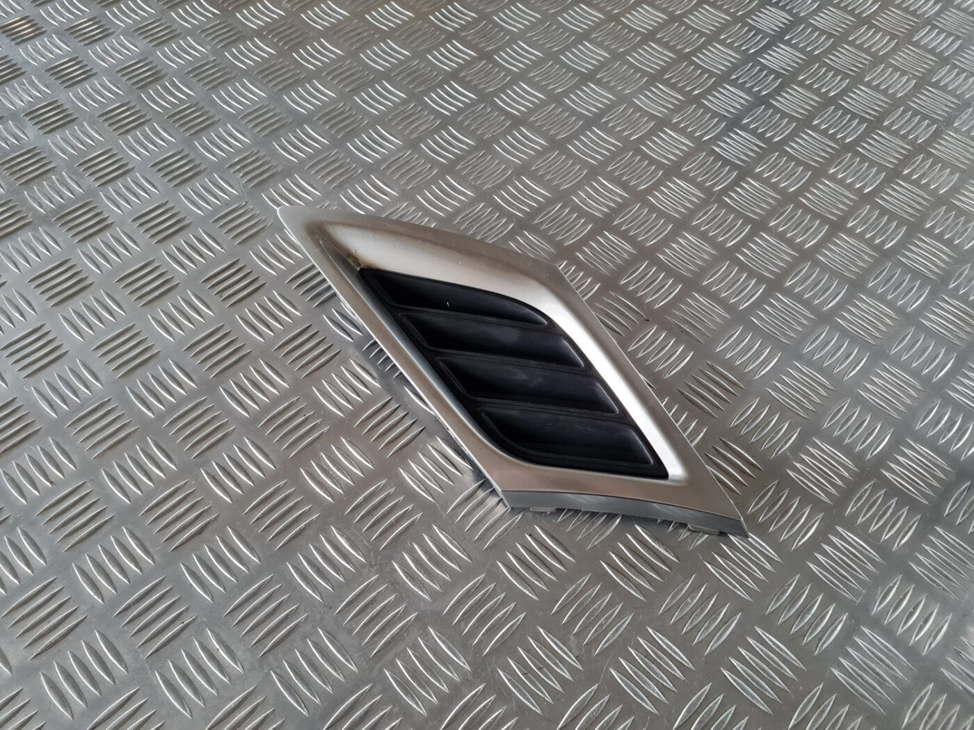 Bufera reste priekš SAAB 9-3 2009