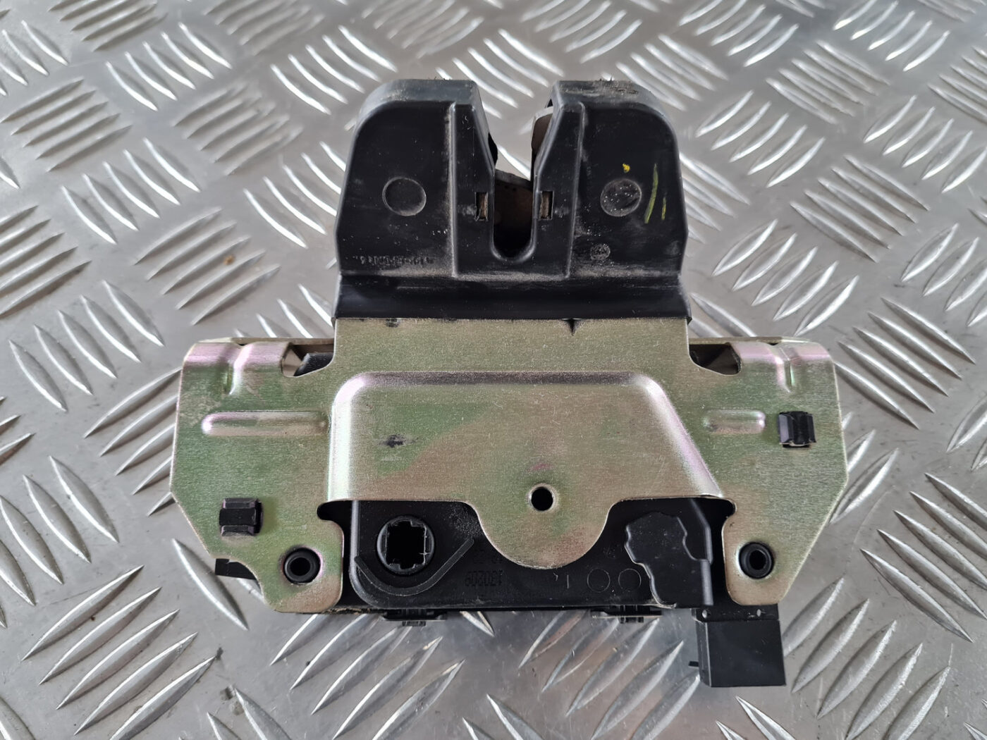 Bagāžnieka vāka slēdzene priekš SAAB 9-3 2009 4 Bagāžnieka vāka slēdzene priekš SAAB 9-3 2009