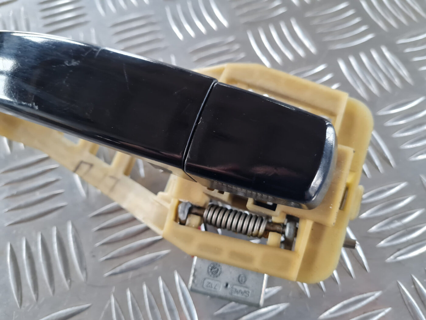 Priekšējāis labais durvju rokturis priekš SAAB 9-3 2009