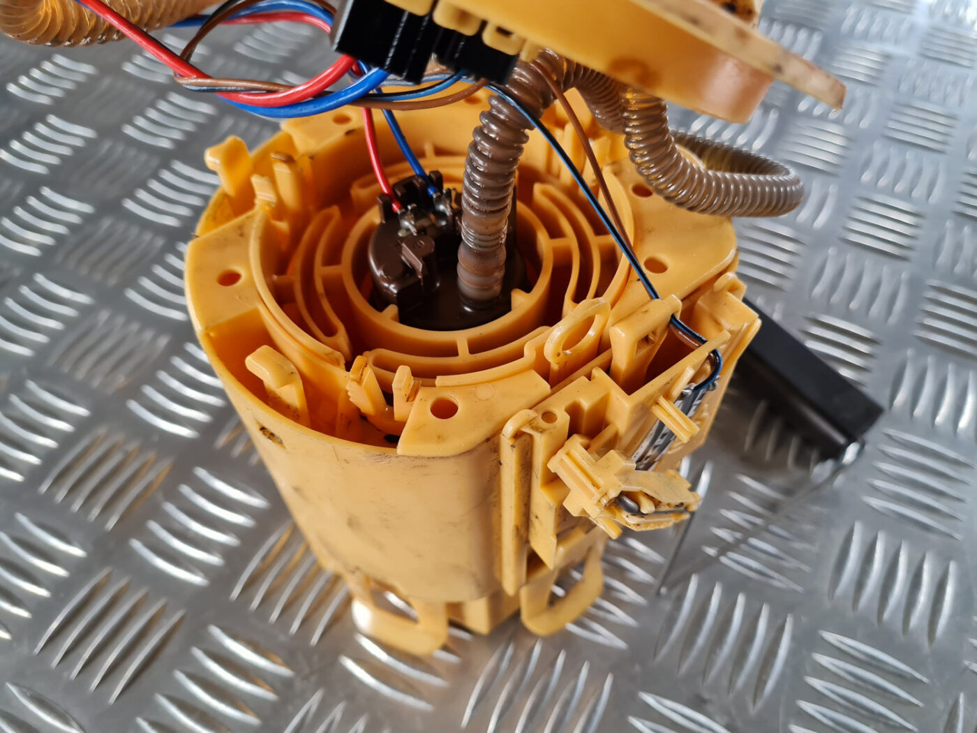 Degvielas tvertnes sūknis priekš SAAB 9-3 2009 2 Degvielas tvertnes sūknis priekš SAAB 9-3 2009