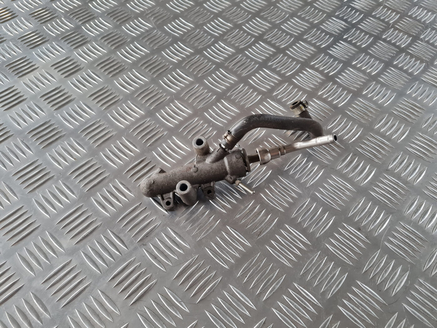 Degvielas tvertnes spiediena devējs priekš SAAB 9-3 2009 1 Degvielas tvertnes spiediena devējs priekš SAAB 9-3 2009