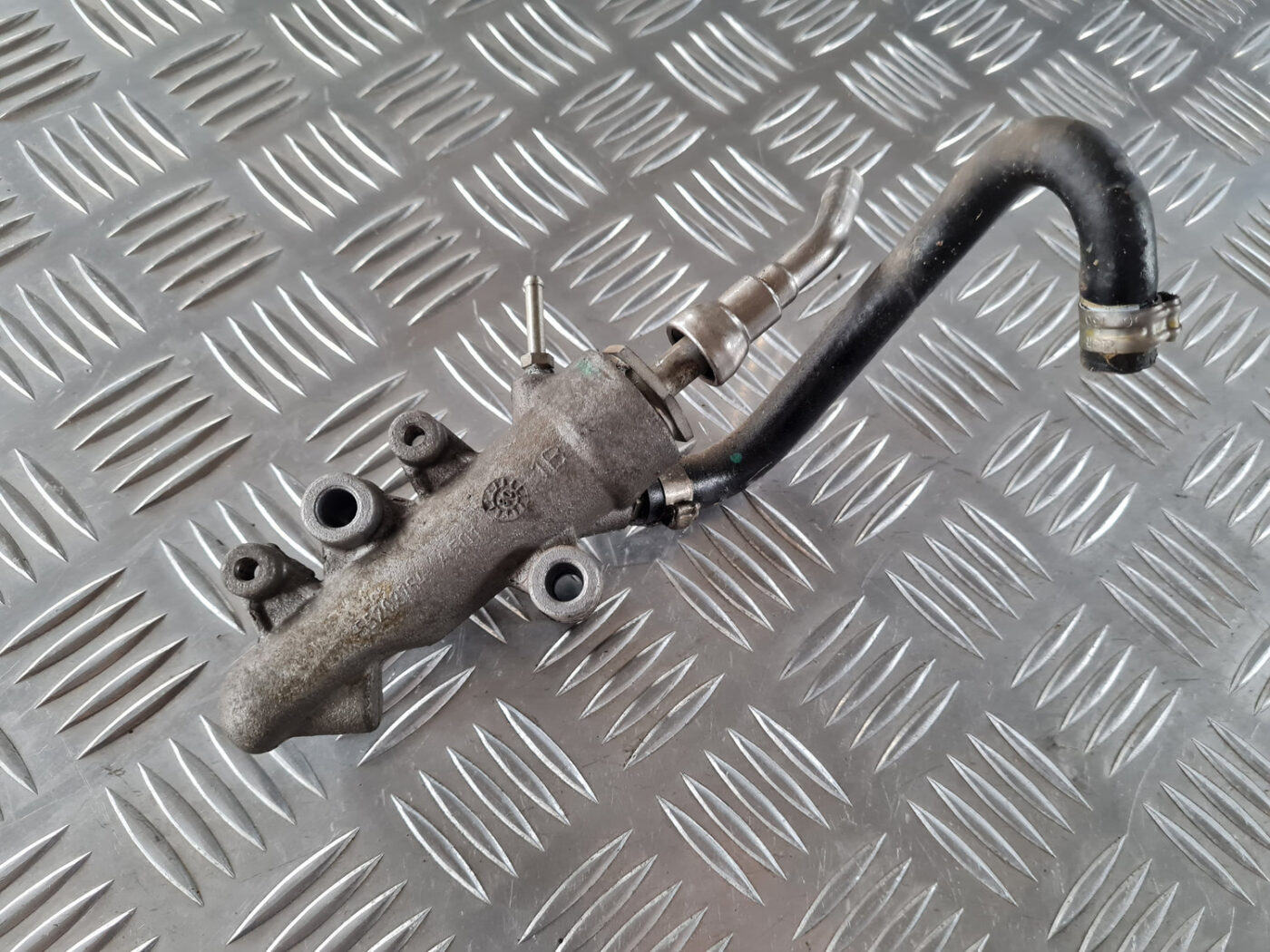 Degvielas tvertnes spiediena devējs priekš SAAB 9-3 2009 4 Degvielas tvertnes spiediena devējs priekš SAAB 9-3 2009