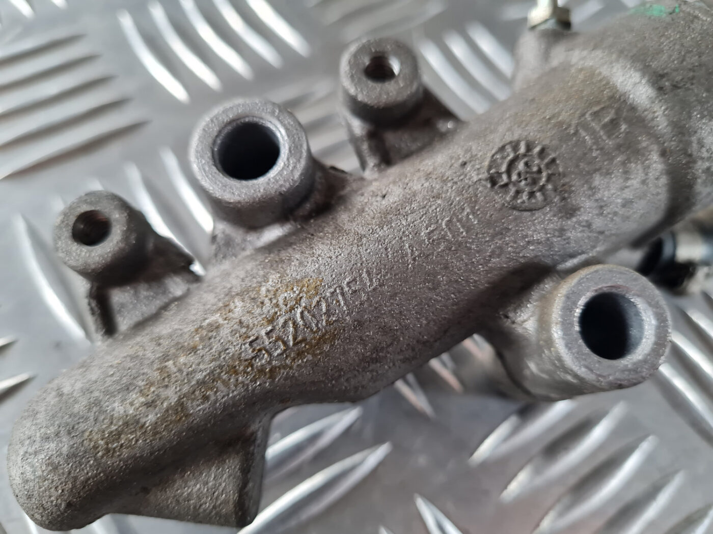 Degvielas tvertnes spiediena devējs priekš SAAB 9-3 2009 3 Degvielas tvertnes spiediena devējs priekš SAAB 9-3 2009