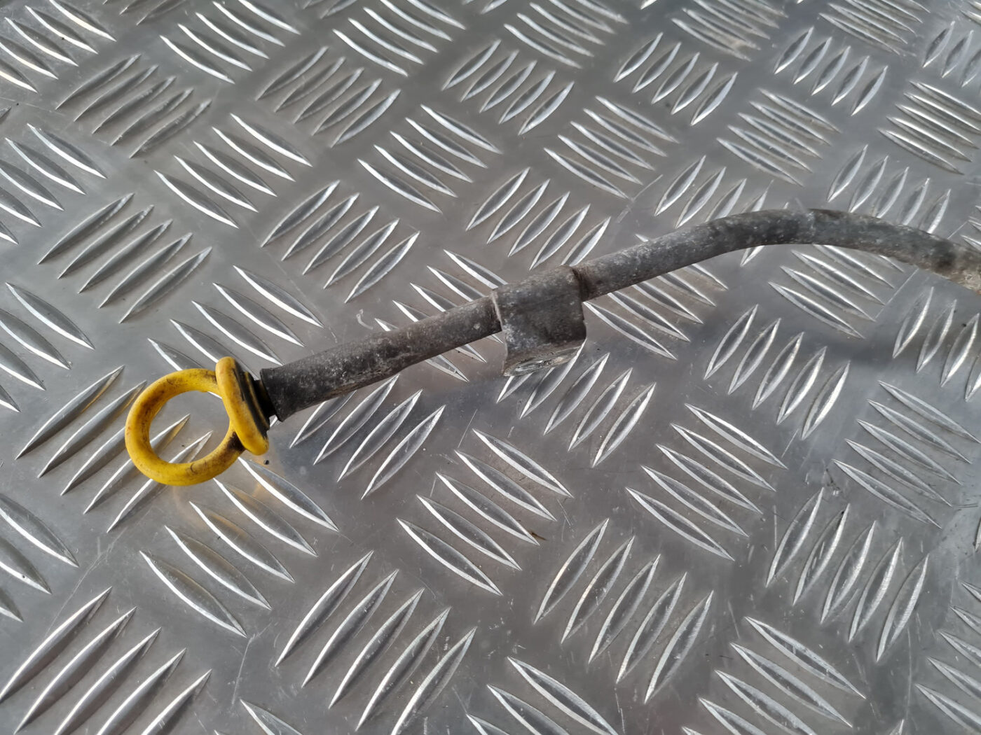 Eļļas mērstienis priekš SAAB 9-3 2009