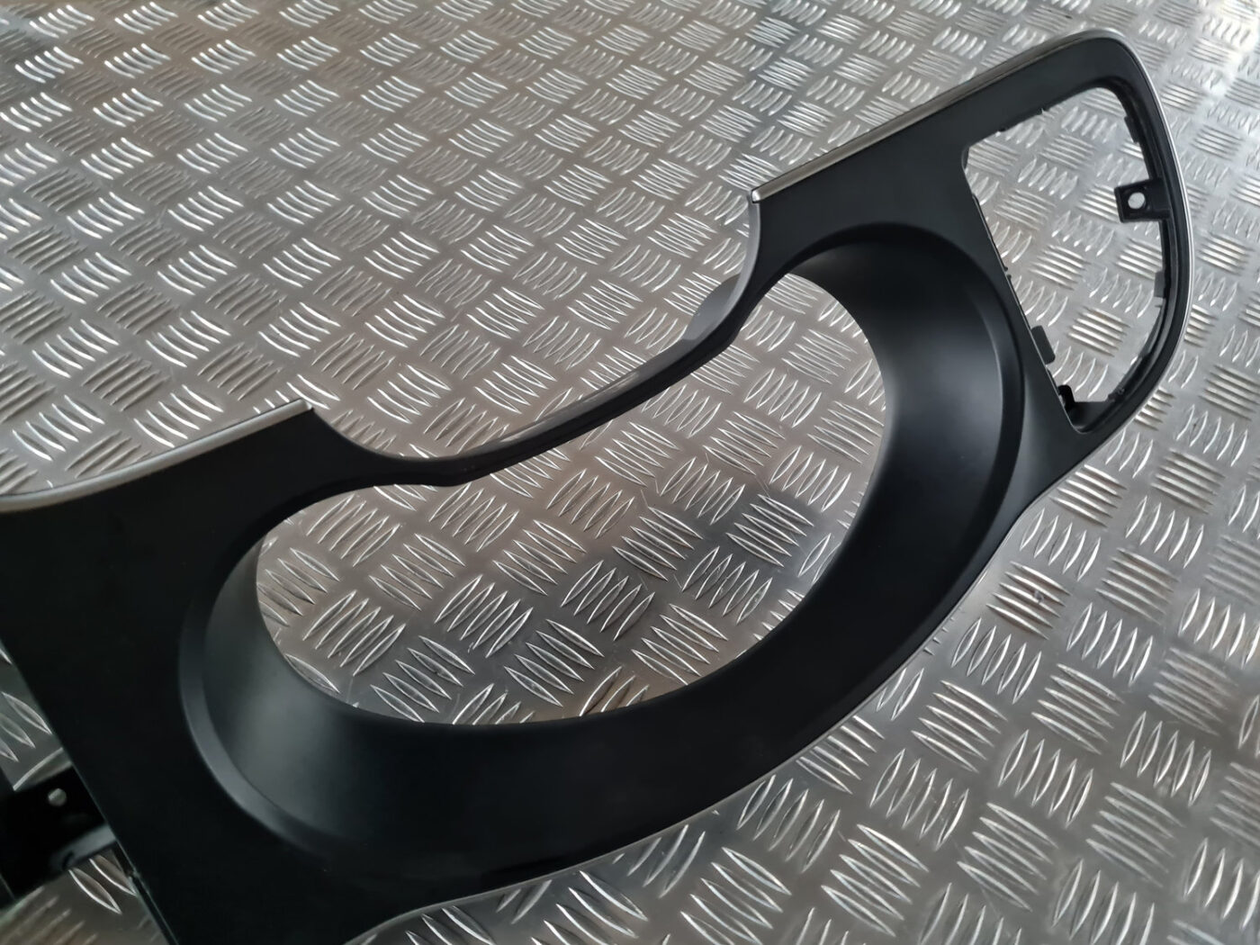 Spidometra apdare priekš SAAB 9-3 2009 6 Spidometra apdare priekš SAAB 9-3 2009