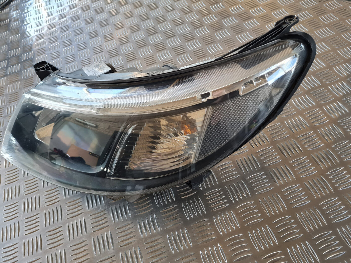 Priekšējais kreisais lukturis priekš SAAB 9-3 2009