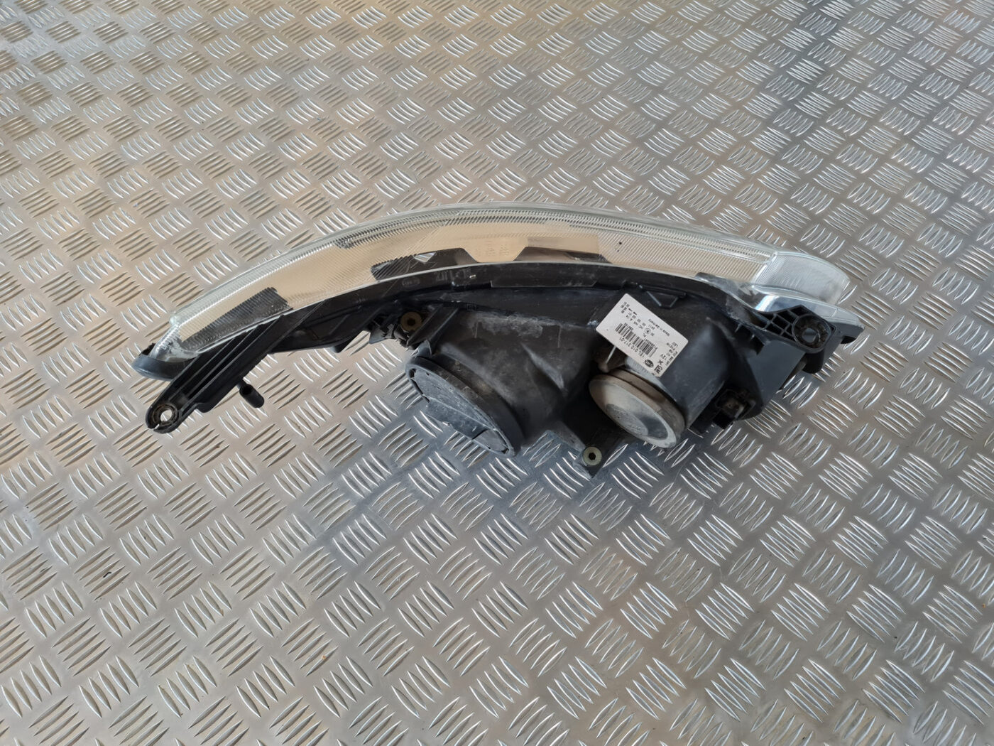 Priekšējais kreisais lukturis priekš SAAB 9-3 2009