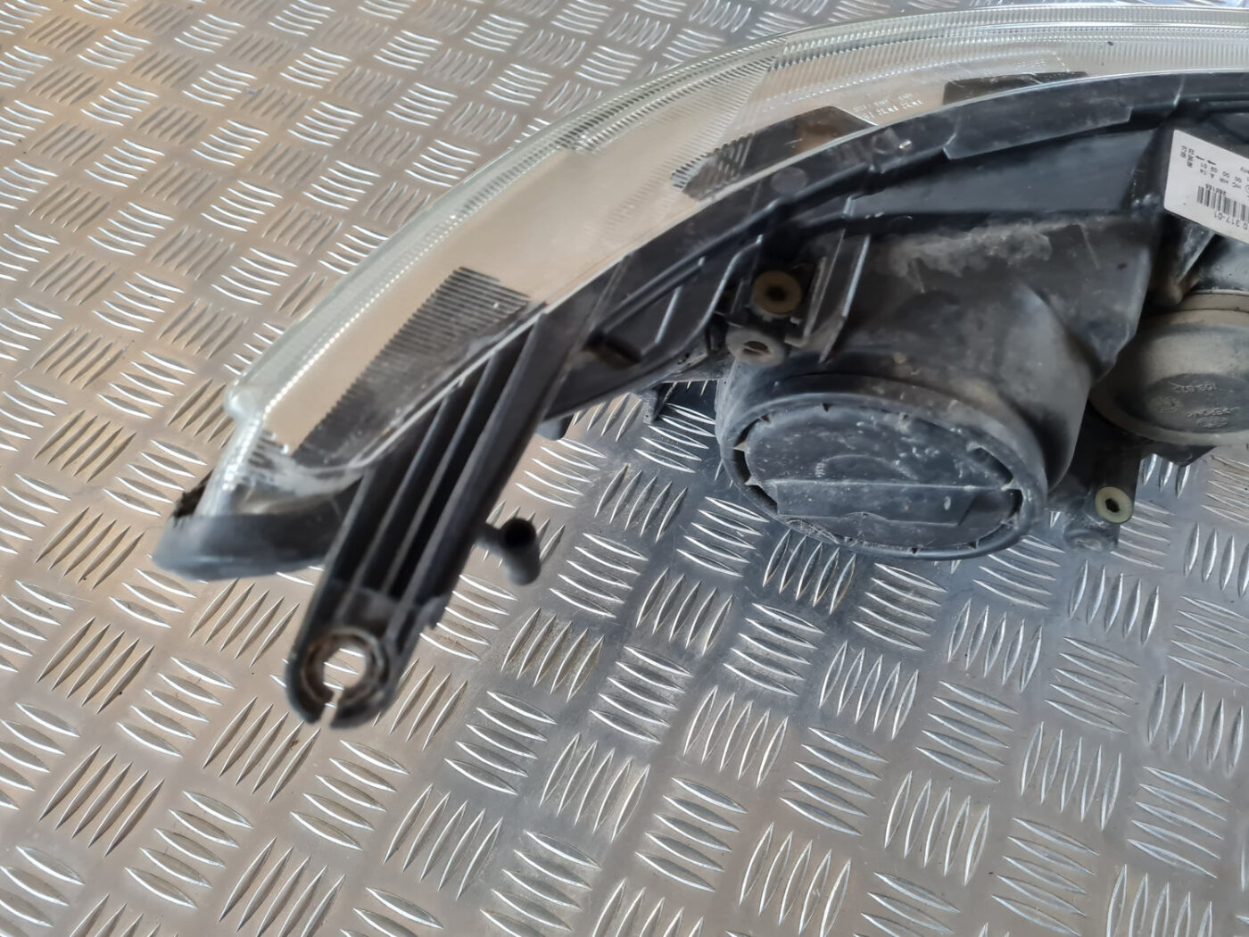 Priekšējais kreisais lukturis priekš SAAB 9-3 2009