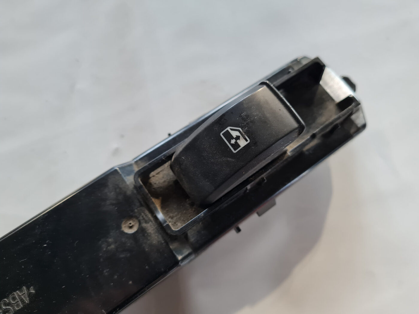 Stikla pacelšanas poga priekš SAAB 9-3 2009 2 Stikla pacelšanas poga priekš SAAB 9-3 2009