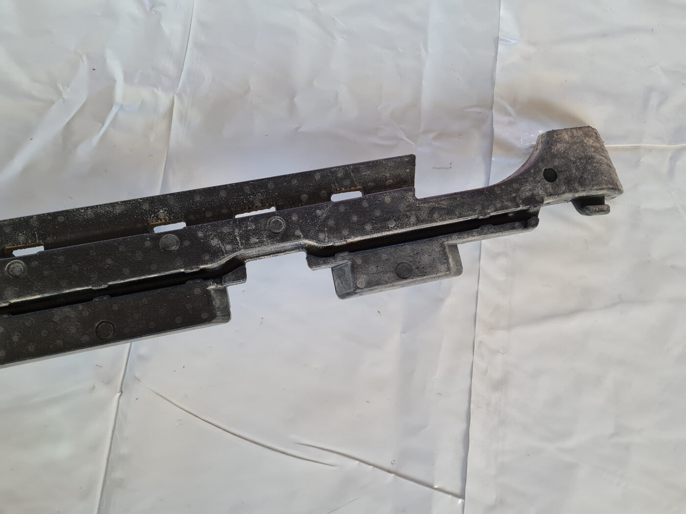 Aizmugurēja bufera putuplasts priekš SAAB 9-3 2009