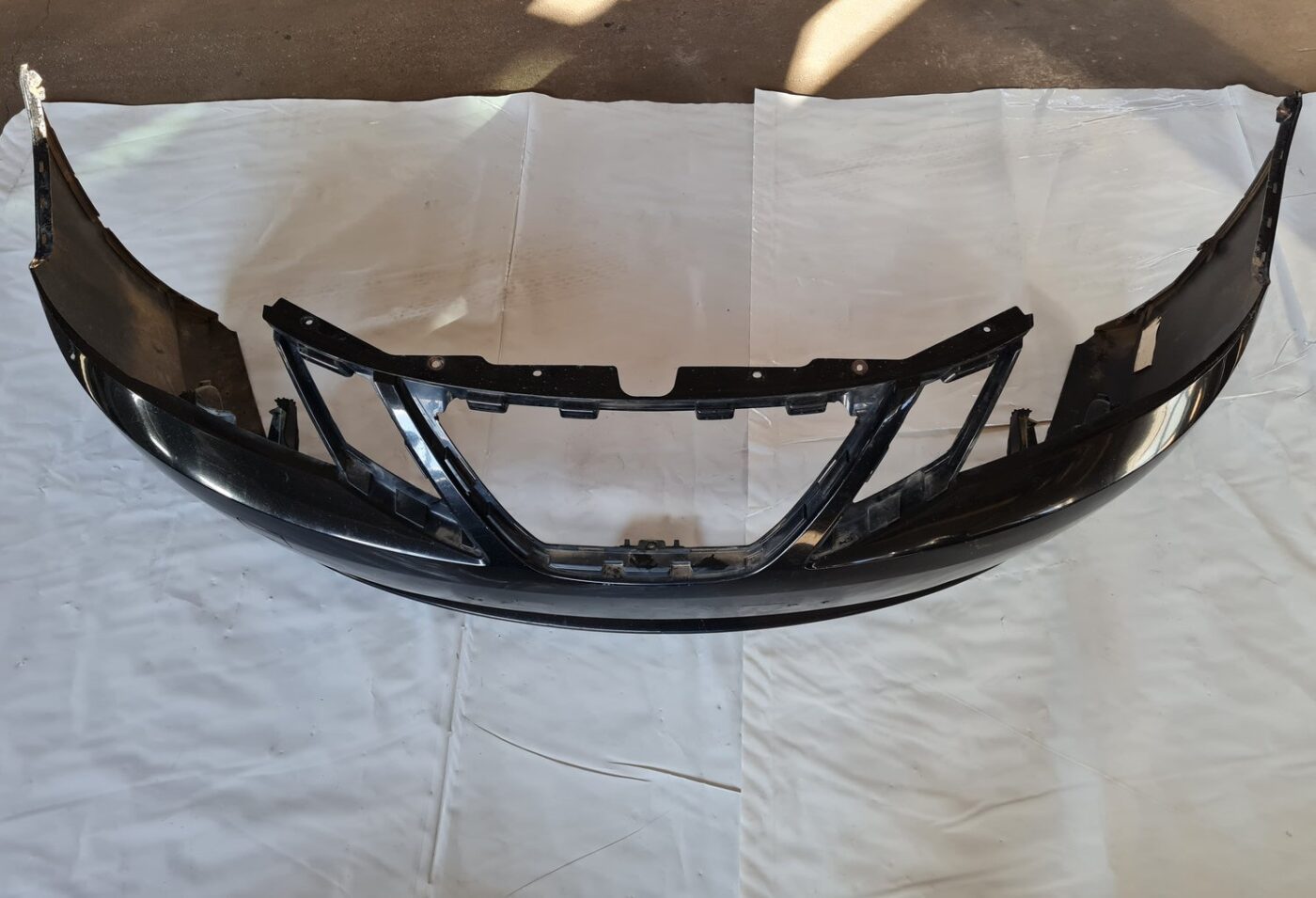 Priekšējais buferis priekš SAAB 9-3 2009 9 Priekšējais buferis priekš SAAB 9-3 2009