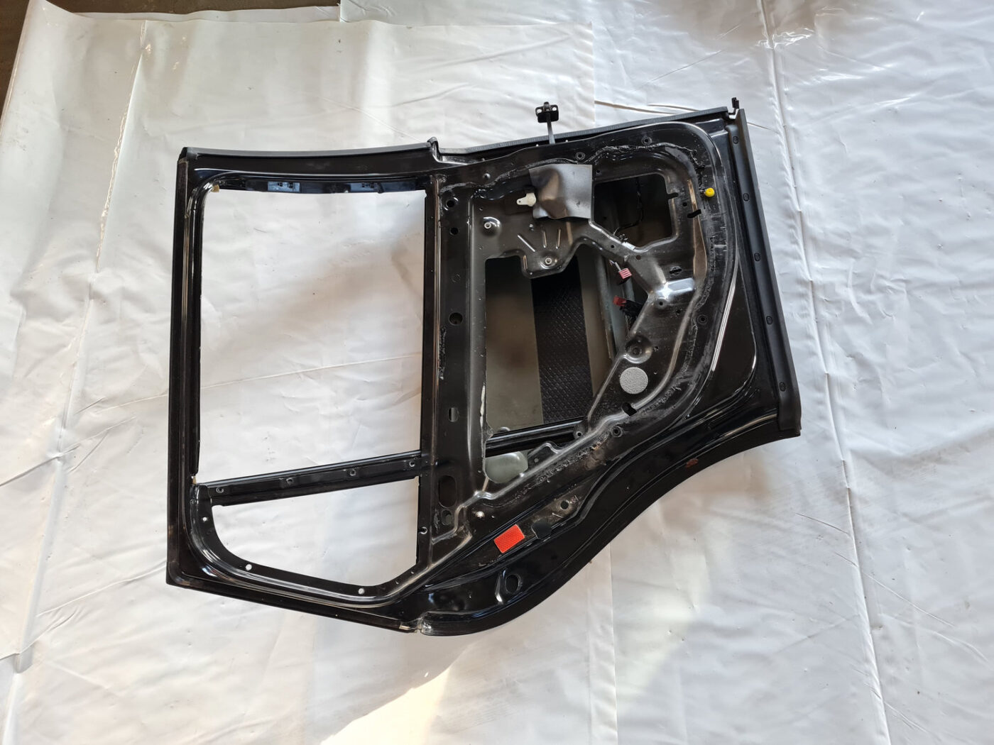 Aizmugurējās kreisās durvis priekš SAAB 9-3 2009 12 Aizmugurējās kreisās durvis priekš SAAB 9-3 2009