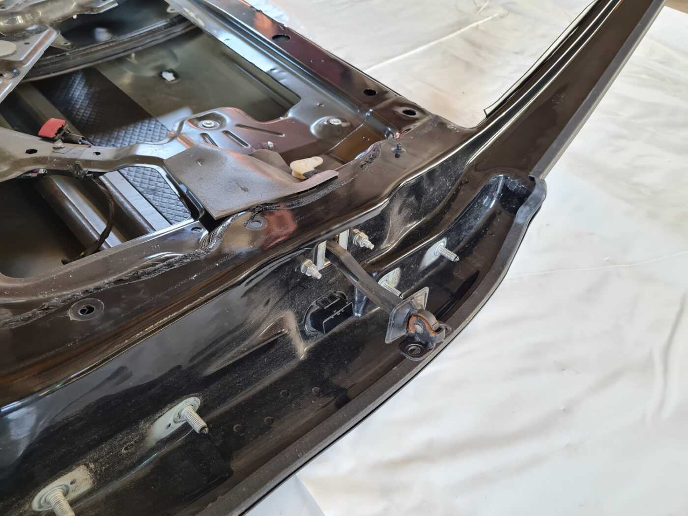 Aizmugurējās kreisās durvis priekš SAAB 9-3 2009 9 Aizmugurējās kreisās durvis priekš SAAB 9-3 2009