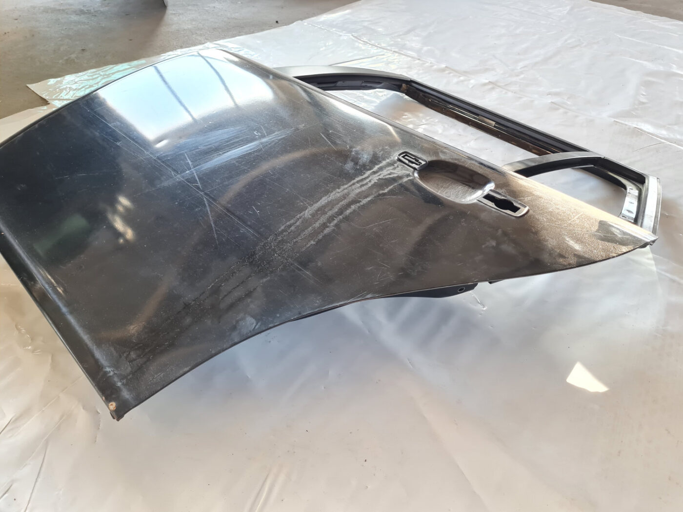 Aizmugurējās kreisās durvis priekš SAAB 9-3 2009 3 Aizmugurējās kreisās durvis priekš SAAB 9-3 2009