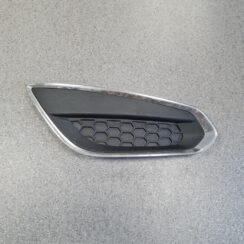 Miglas luktura reste, pa labi priekš NEW AND USED CAR SPARE PARTS