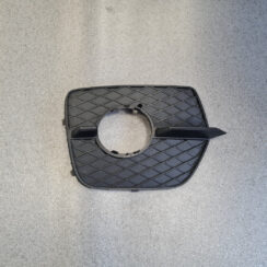 Miglas luktura reste, pa labi priekš NEW AND USED CAR SPARE PARTS