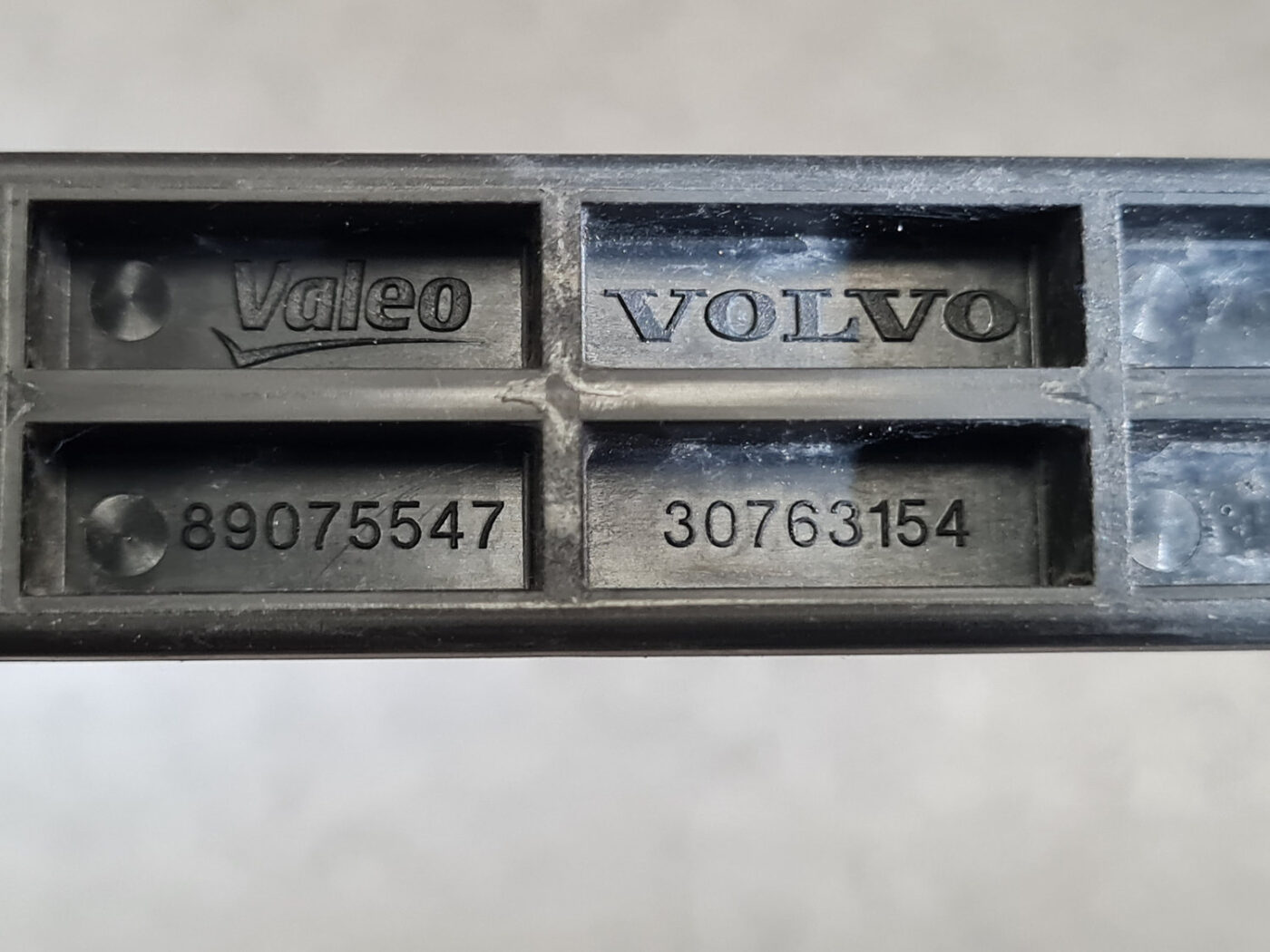 Priekšēja luktura kronšteins priekš VOLVO XC60 2009 3 Priekšēja luktura kronšteins priekš VOLVO XC60 2009