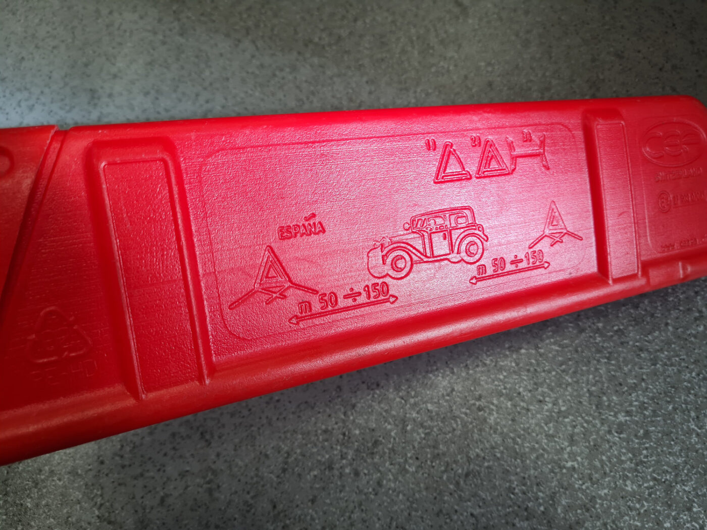 Brīdinājuma trīsstūris priekš VOLVO 850 1995