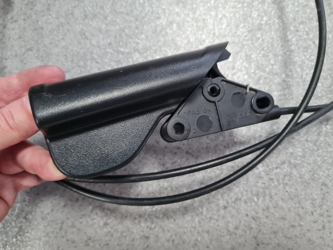 Pārsega slēdzenes trose priekš CITROEN PICASSO 2007 8 Pārsega slēdzenes trose priekš CITROEN PICASSO 2007