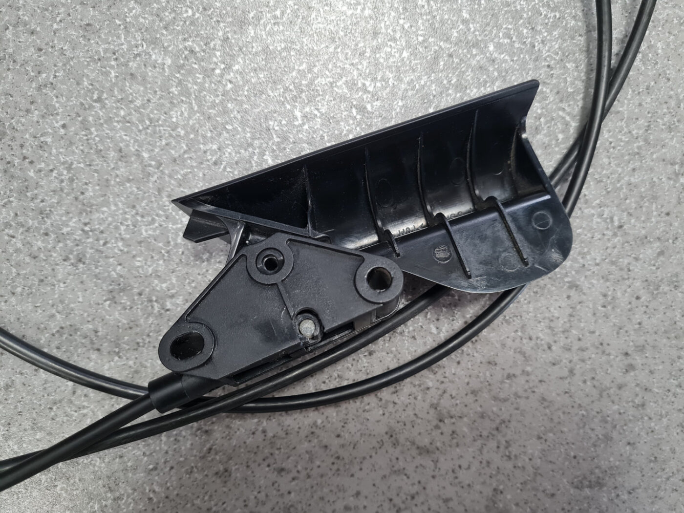 Pārsega slēdzenes trose priekš CITROEN PICASSO 2007 5 Pārsega slēdzenes trose priekš CITROEN PICASSO 2007