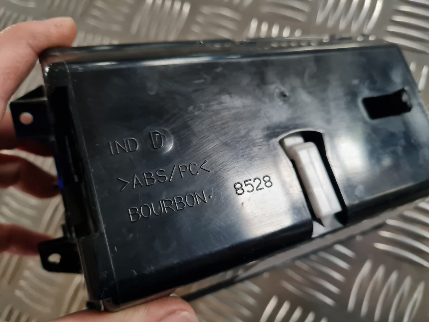 Pelnu trauks priekš TOYOTA AVENSIS 2007 UNIVERSAL