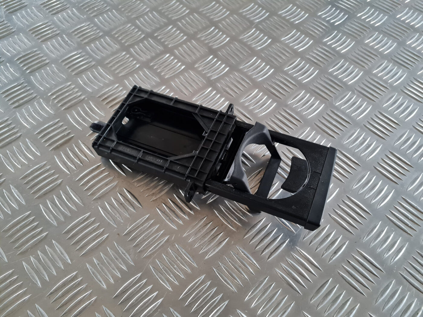 Krūzes turētājs priekš TOYOTA AVENSIS 2007 UNIVERSAL 2 Krūzes turētājs priekš TOYOTA AVENSIS 2007 UNIVERSAL