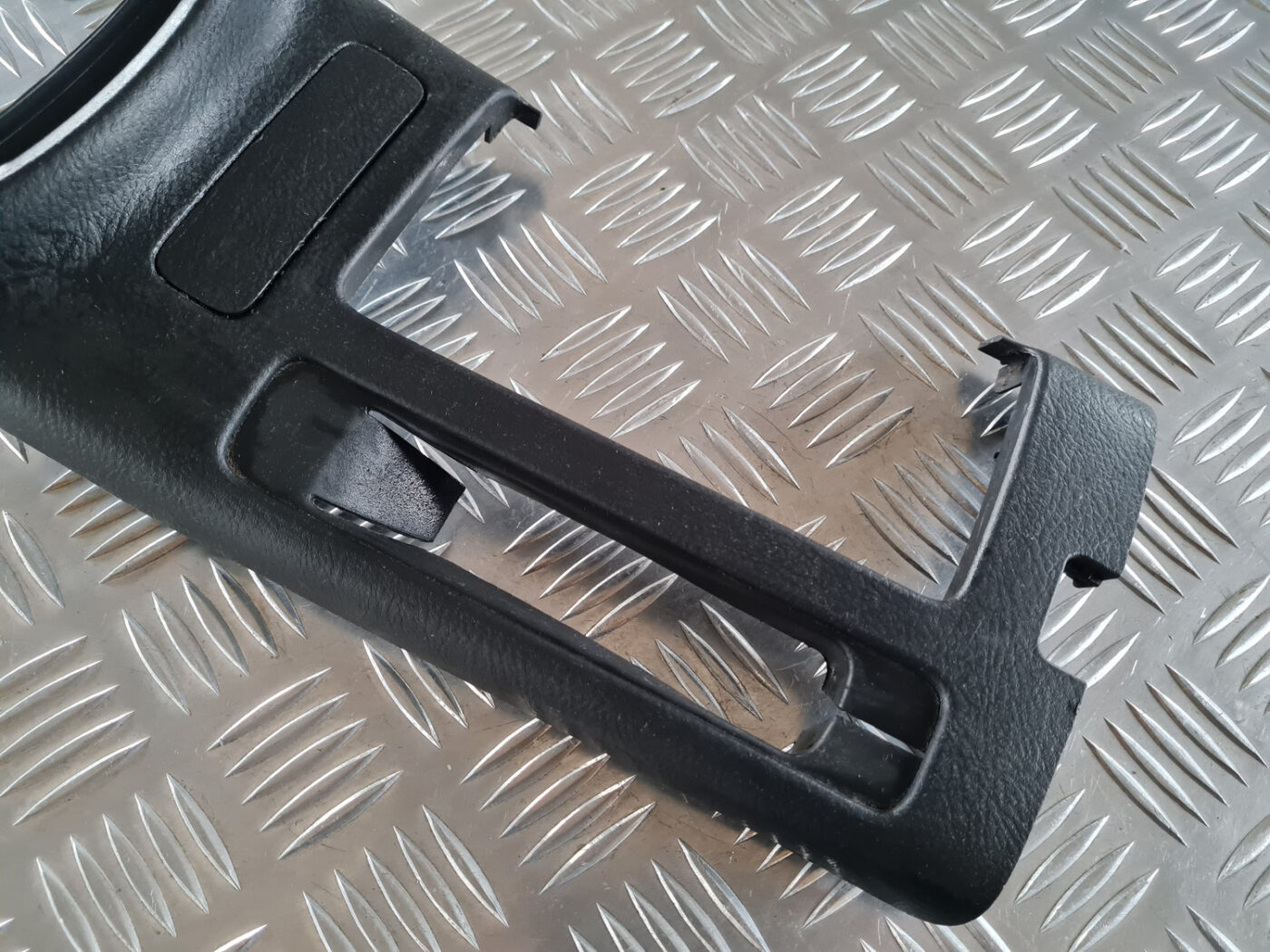 Centrālās konsoles (apdares) vidēja daļa priekš TOYOTA AVENSIS 2007 UNIVERSAL