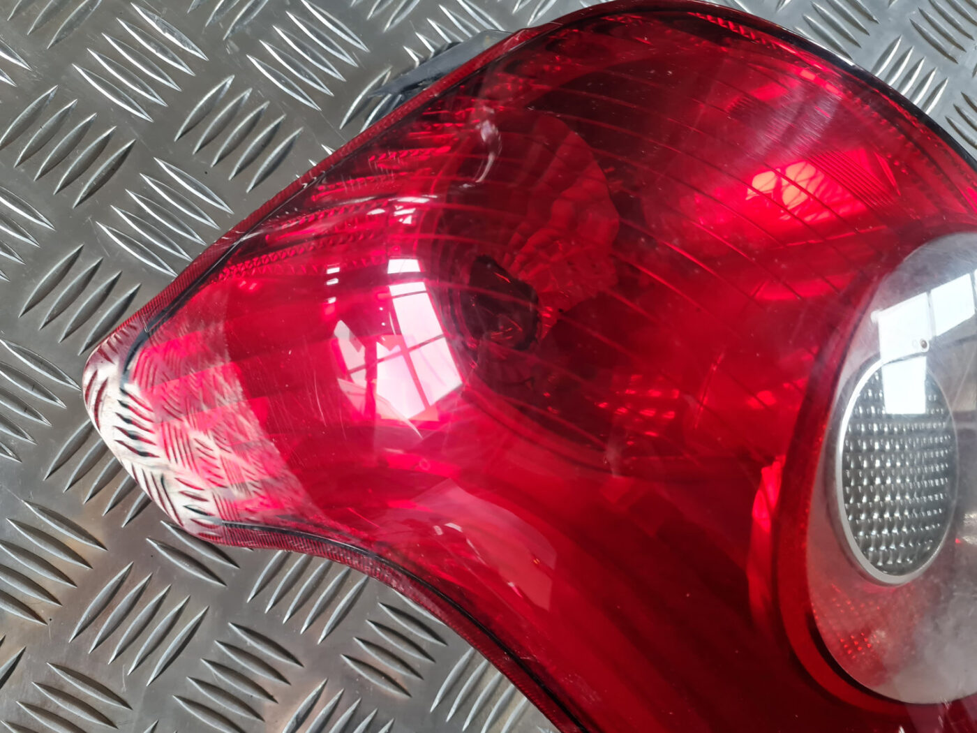 Aizmugurējais kreisais lukturis priekš TOYOTA AVENSIS 2007 UNIVERSAL 2 Aizmugurējais kreisais lukturis priekš TOYOTA AVENSIS 2007 UNIVERSAL