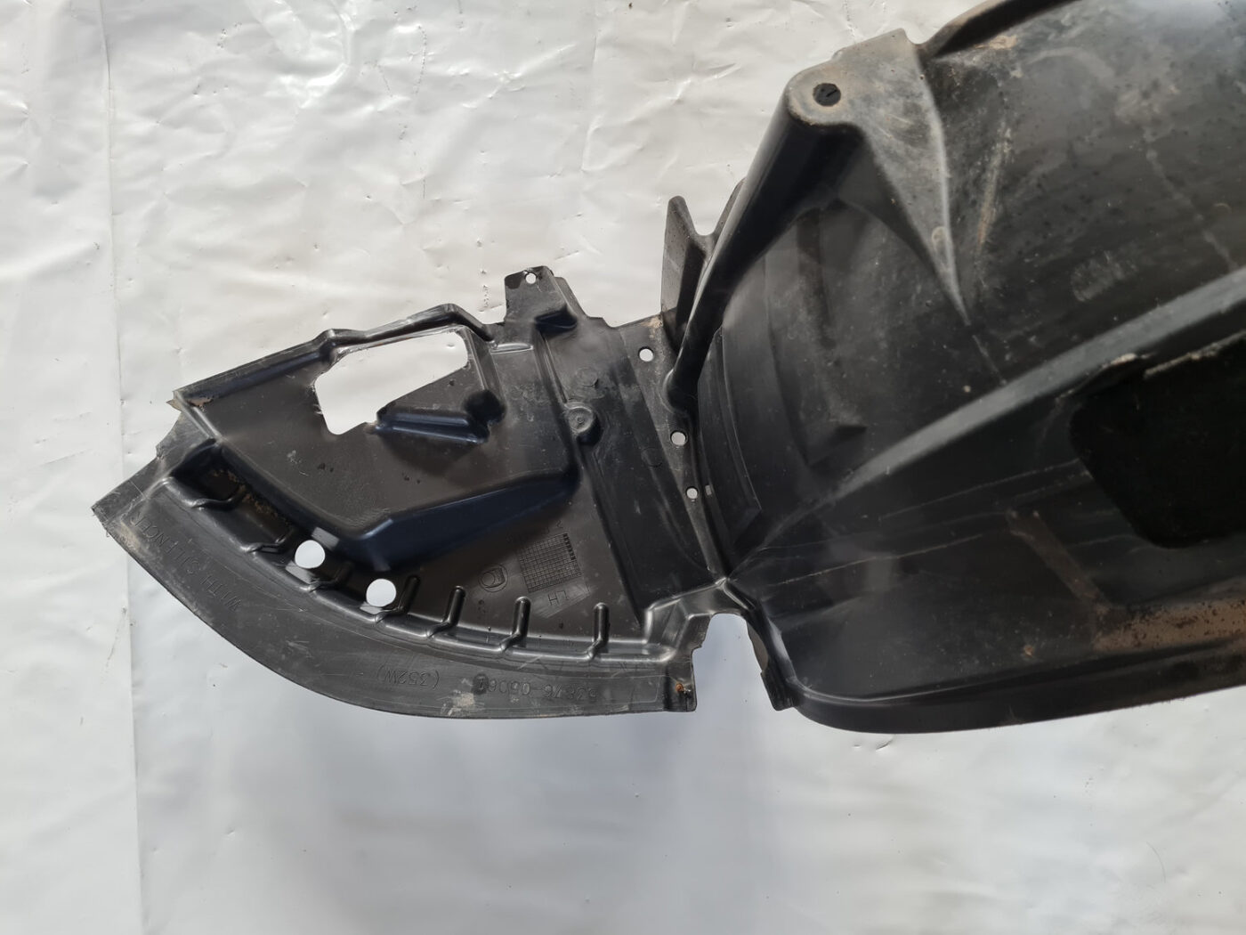 Priekšējais kreisais paspārns priekš TOYOTA AVENSIS 2007 UNIVERSAL