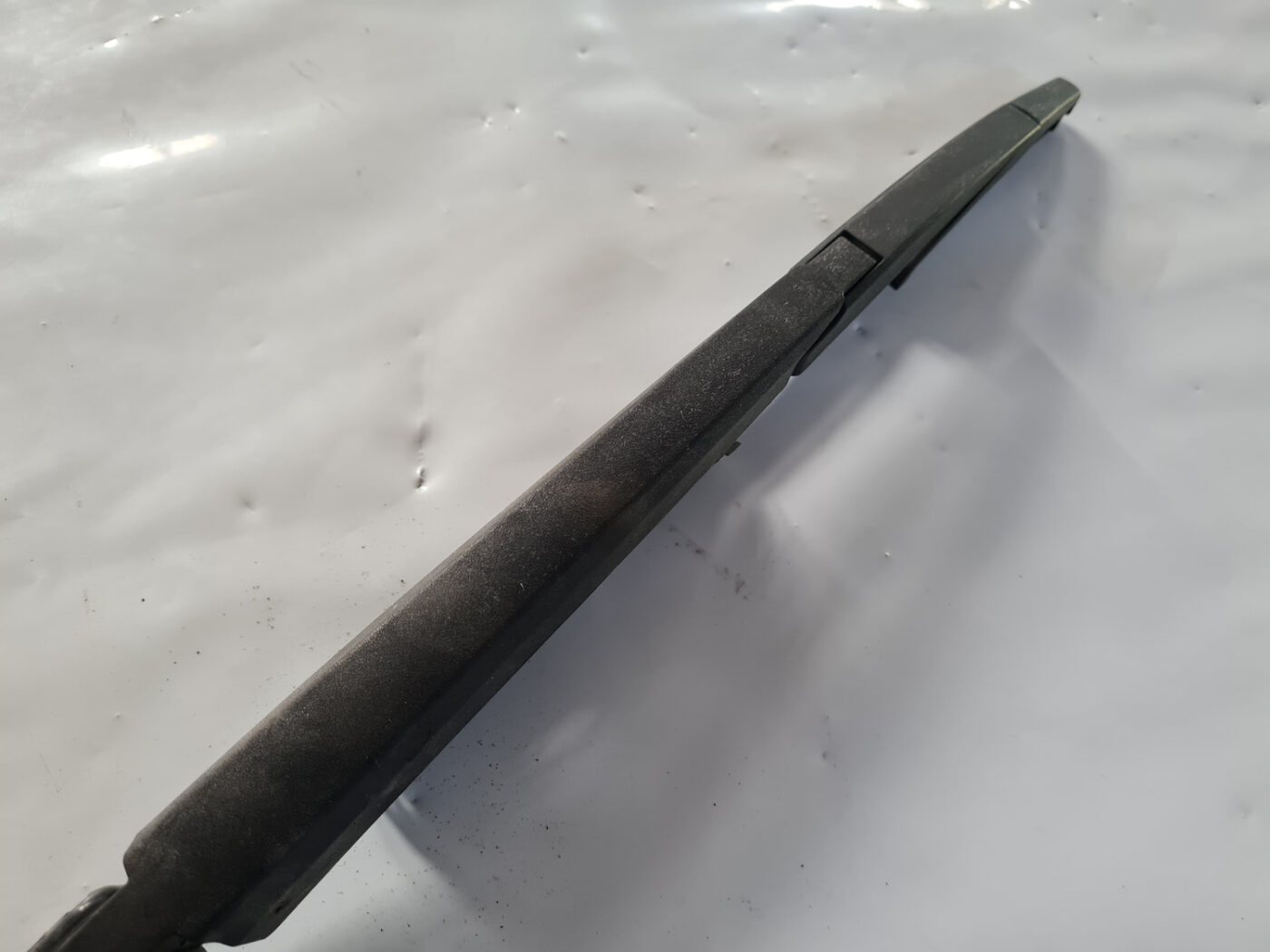 Aizmugurējā loga tīrītāja slotiņa priekš TOYOTA AVENSIS 2007 UNIVERSAL 4 Aizmugurējā loga tīrītāja slotiņa priekš TOYOTA AVENSIS 2007 UNIVERSAL