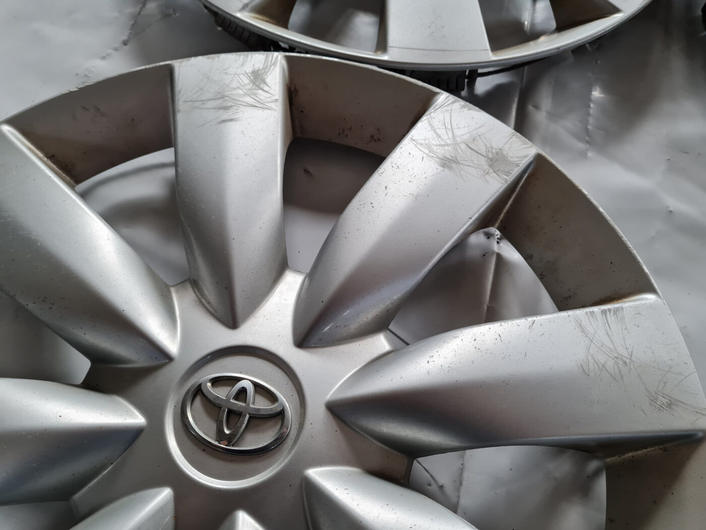 Diska kalpaks priekš TOYOTA AVENSIS 2007 UNIVERSAL