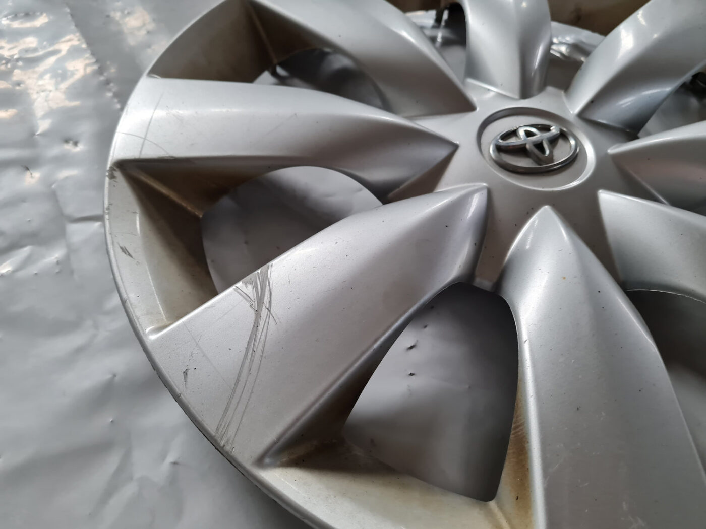 Diska kalpaks priekš TOYOTA AVENSIS 2007 UNIVERSAL