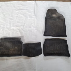 Salona paklāju komplekts priekš TOYOTA AVENSIS 2007 UNIVERSAL