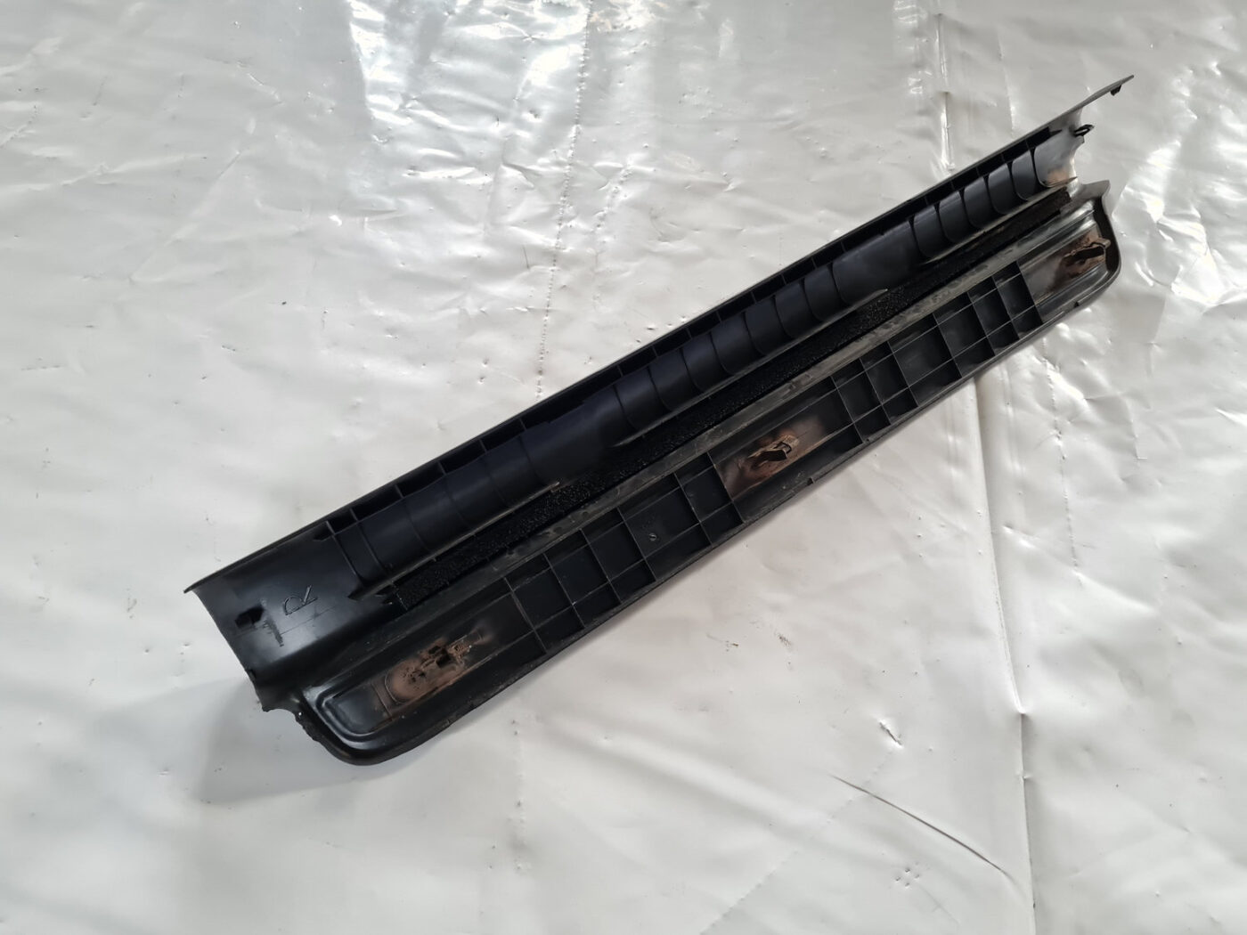 Sliekšņa priekšēja laba uzlika (salonā) priekš TOYOTA AVENSIS 2007 UNIVERSAL 5 Sliekšņa priekšēja laba uzlika (salonā) priekš TOYOTA AVENSIS 2007 UNIVERSAL