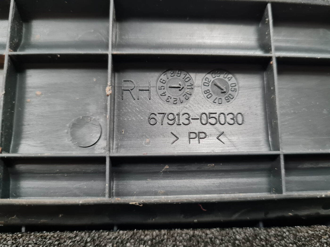 Sliekšņa priekšēja laba uzlika (salonā) priekš TOYOTA AVENSIS 2007 UNIVERSAL 3 Sliekšņa priekšēja laba uzlika (salonā) priekš TOYOTA AVENSIS 2007 UNIVERSAL