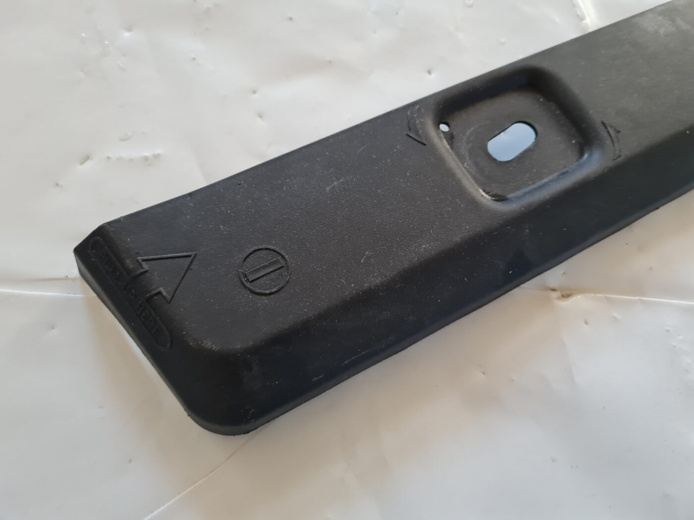 Akumulatora vāks priekš TOYOTA AVENSIS 2007 UNIVERSAL